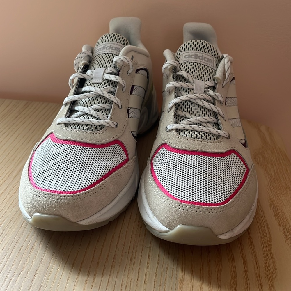 NWOB ADIDAS 90s Valasion White Grey Women's Sneaker Athletic Running Shoe Sz 9.5 - Picture 2 of 10